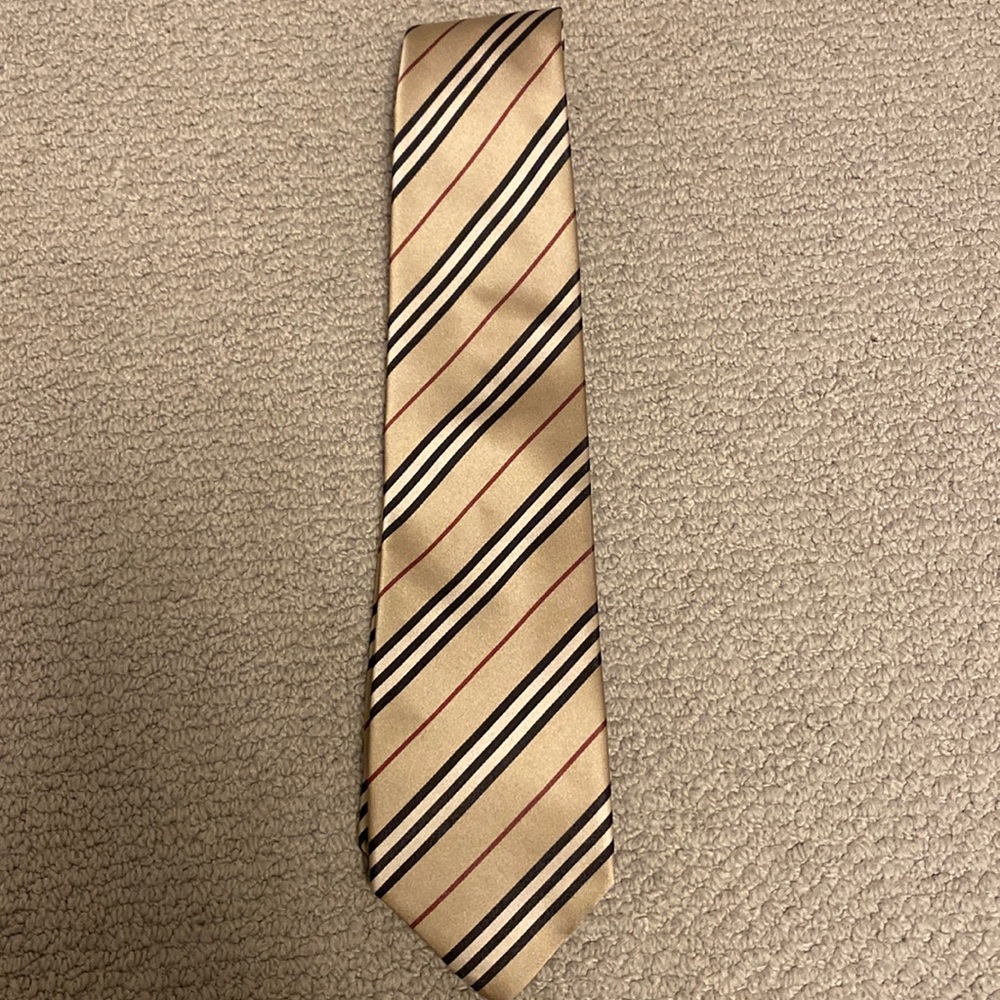 Classic mens Burberry tie